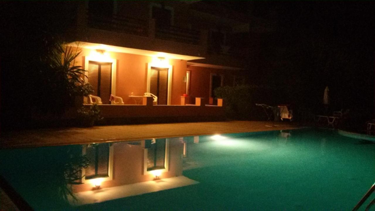 דאסיה Stathis Apartments מראה חיצוני תמונה